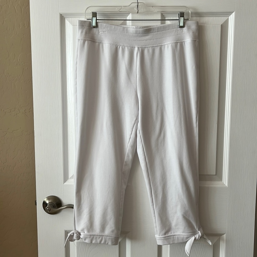 SILVERWEAR White Capri Pants